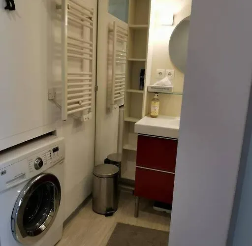 4 Personnes Equipe En Centre-ville Apartment