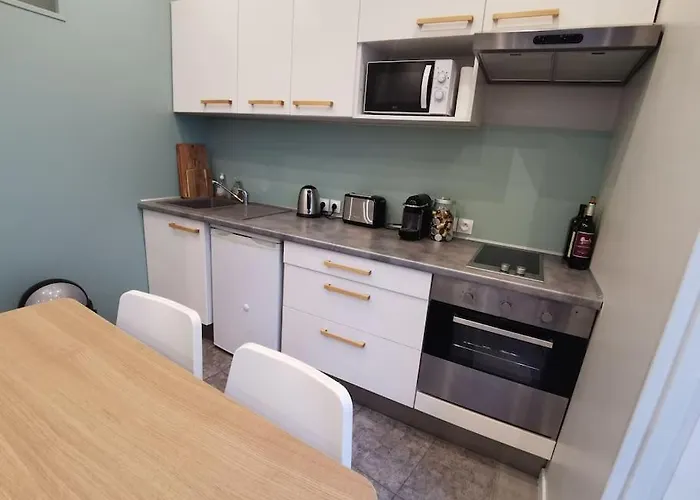 4 Personnes Equipe En Centre-ville Apartment